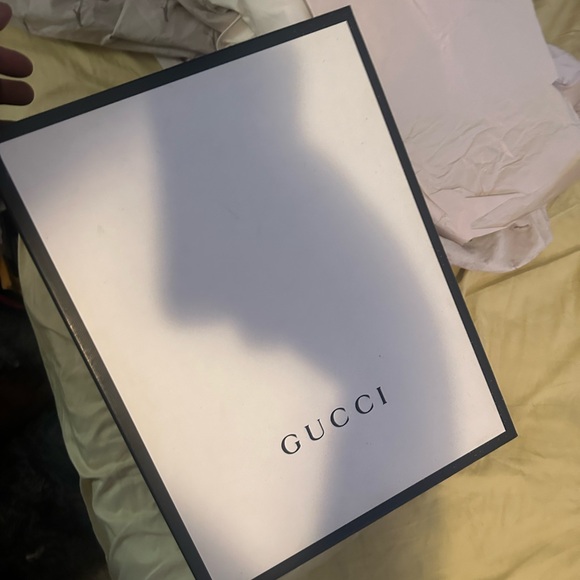 It’s authentic Gucci flashtreck used like new with original box and dust bag - Picture 5 of 8